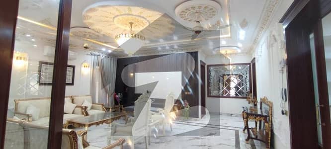 بحریہ ٹاؤن سیکٹر سی بحریہ ٹاؤن,لاہور میں 5 کمروں کا 1 کنال مکان 7.25 کروڑ میں برائے فروخت۔