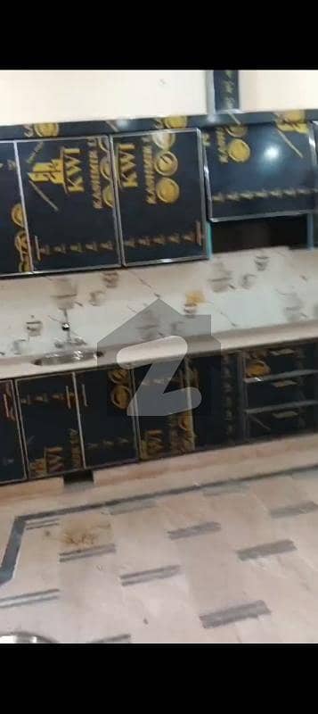 3 Marla double stories house fir sale with gas