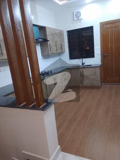 بحریہ ٹاؤن فیز 8 ۔ ابو بکر بلاک بحریہ ٹاؤن فیز 8 ۔ سفاری ویلی,بحریہ ٹاؤن فیز 8,بحریہ ٹاؤن راولپنڈی,راولپنڈی میں 5 کمروں کا 7 مرلہ مکان 3.4 کروڑ میں برائے فروخت۔