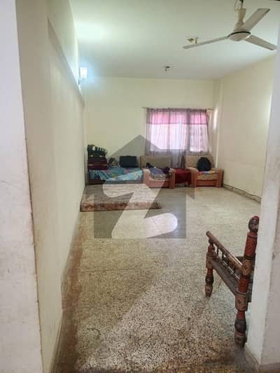 کلفٹن ۔ بلاک 7 کلفٹن,کراچی میں 3 کمروں کا 7 مرلہ فلیٹ 2.6 کروڑ میں برائے فروخت۔