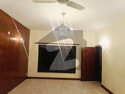 ONE KANAL BEAUTIFULL HOUSE AVALIABLE FOR RENT IN DHA DEFANCE PHASE 2