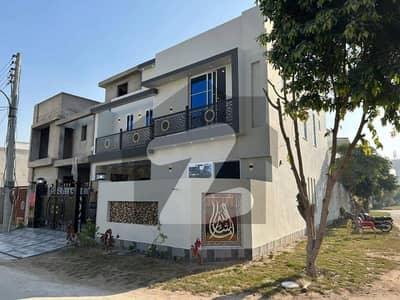 بش ایگزیکٹو ولاز ملتان میں 5 کمروں کا 5 مرلہ مکان 2.5 کروڑ میں برائے فروخت۔