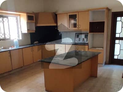 کلفٹن ۔ بلاک 5 کلفٹن,کراچی میں 2 کنال مکان 15.0 لاکھ میں کرایہ پر دستیاب ہے۔