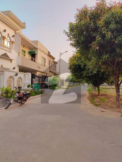 نیو لاهور سٹی لاہور میں 5 مرلہ رہائشی پلاٹ 38.0 لاکھ میں برائے فروخت۔