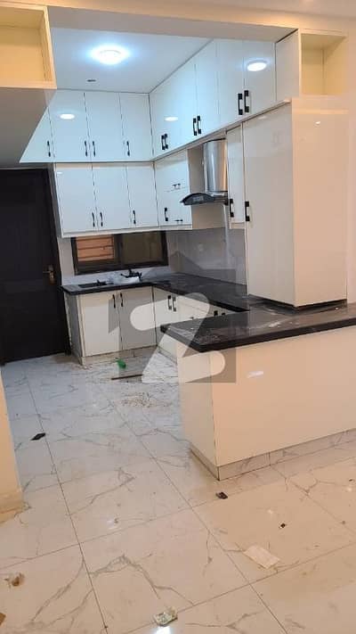 کنگز پریذیڈنسی گلستانِ جوہر,کراچی میں 4 کمروں کا 11 مرلہ فلیٹ 3.45 کروڑ میں برائے فروخت۔