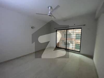 عسکری 11 ۔ سیکٹر بی اپارٹمنٹس عسکری 11,عسکری,لاہور میں 3 کمروں کا 10 مرلہ فلیٹ 2.7 کروڑ میں برائے فروخت۔