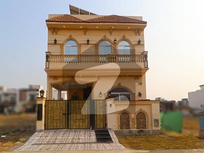 ڈی ایچ اے 9 ٹاؤن ۔ بلاک اے ڈی ایچ اے 9 ٹاؤن,ڈیفنس (ڈی ایچ اے),لاہور میں 3 کمروں کا 5 مرلہ مکان 2.35 کروڑ میں برائے فروخت۔