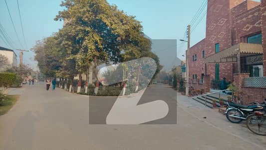 ابدالینزکوآپریٹو ہاؤسنگ سوسائٹی لاہور میں 1 کنال رہائشی پلاٹ 6.15 کروڑ میں برائے فروخت۔