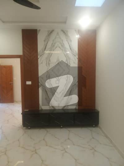 واپڈا سٹی ۔ بلاک ایل واپڈا سٹی,فیصل آباد میں 3 کمروں کا 5 مرلہ مکان 75.0 ہزار میں کرایہ پر دستیاب ہے۔