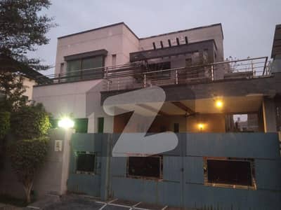 10 marla used house for Sale in Phase-8 DHA LAHORE