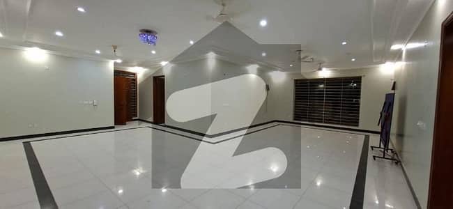 ڈی ایچ اے فیز 6 ڈی ایچ اے ڈیفینس,کراچی میں 9 کمروں کا 1 کنال مکان 7.7 لاکھ میں کرایہ پر دستیاب ہے۔