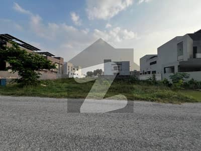 22 MARLA CORNER PLOT NEAR TO PARK 100 FT ROAD BACK