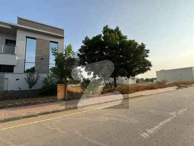 272 Sq Yd Plot For Sale Precinct-8, Bahria Town Karachi. Prime Location | Ideal for Residence or Investment. Just 5 Mins Drive from Entrance | Near Park, Mosque, Midway Commercial & Bahria Heights.