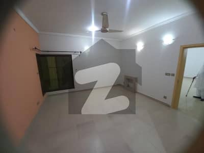 واپڈا ٹاؤن فیز 1 واپڈا ٹاؤن,لاہور میں 4 کمروں کا 10 مرلہ مکان 1.35 لاکھ میں کرایہ پر دستیاب ہے۔