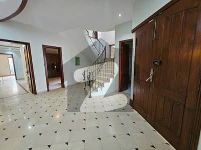 ای ۔ 11 اسلام آباد میں 7 کمروں کا 1 کنال مکان 6.0 لاکھ میں کرایہ پر دستیاب ہے۔