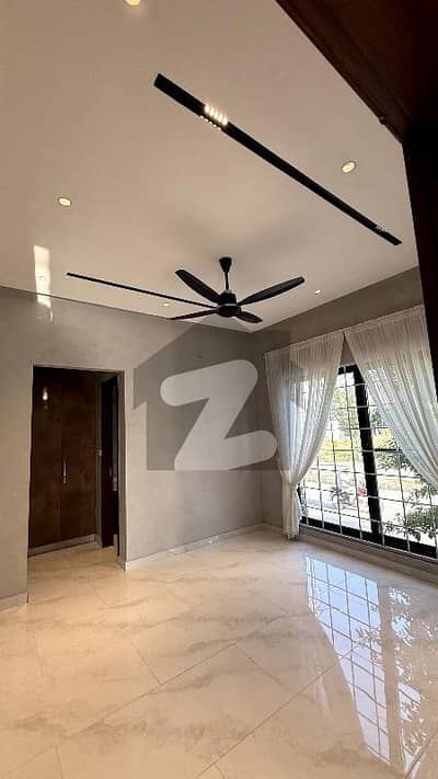 ٹاپ سٹی 1 - بلاک ڈی ٹاپ سٹی 1,اسلام آباد میں 6 کمروں کا 10 مرلہ مکان 5.6 کروڑ میں برائے فروخت۔