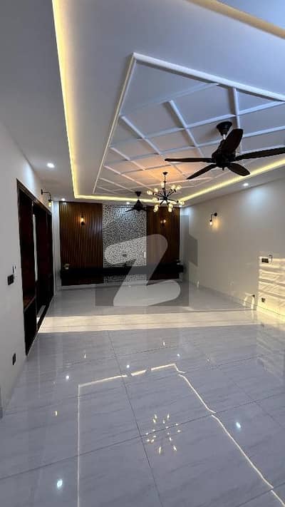 ٹاپ سٹی 1 - بلاک اے ٹاپ سٹی 1,اسلام آباد میں 6 کمروں کا 12 مرلہ مکان 5.4 کروڑ میں برائے فروخت۔