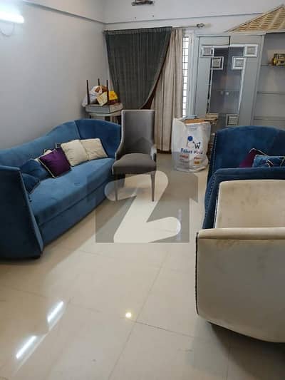 کلفٹن ۔ بلاک 9 کلفٹن,کراچی میں 3 کمروں کا 8 مرلہ فلیٹ 5.5 کروڑ میں برائے فروخت۔