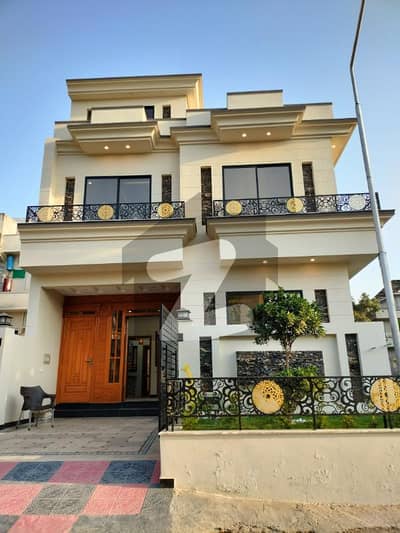 جی ۔ 13/1 جی ۔ 13,اسلام آباد میں 4 کمروں کا 4 مرلہ مکان 4.9 کروڑ میں برائے فروخت۔