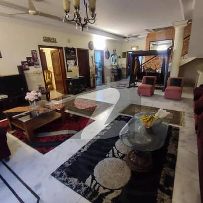 500 yard furnish bungalow 5 bedroom