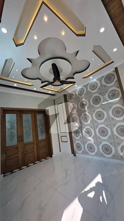 آئی ۔ 11 اسلام آباد میں 5 کمروں کا 4 مرلہ مکان 3.1 کروڑ میں برائے فروخت۔