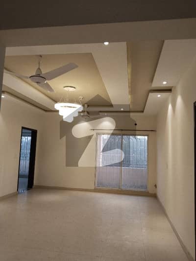 عسکری 1 عسکری,لاہور میں 3 کمروں کا 11 مرلہ فلیٹ 3.7 کروڑ میں برائے فروخت۔