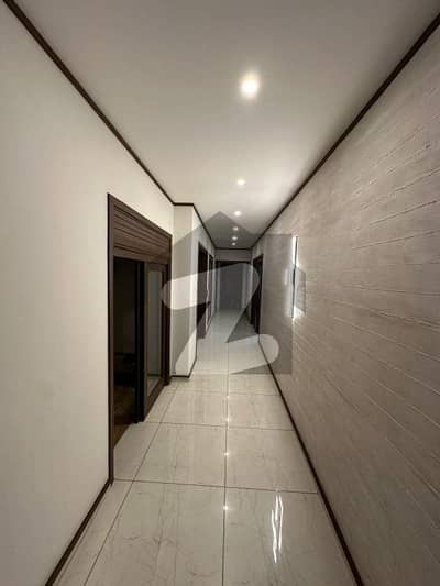 ڈی ایچ اے فیز 8 - زون اے ڈی ایچ اے فیز 8,ڈی ایچ اے ڈیفینس,کراچی میں 6 کمروں کا 1 کنال مکان 16.5 کروڑ میں برائے فروخت۔