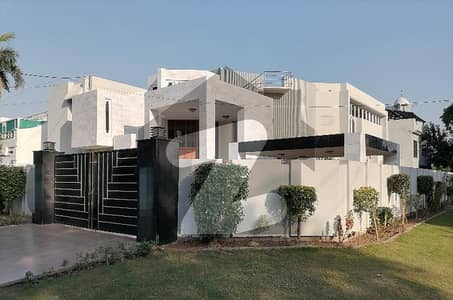 A Corner 2 Kanal House In Allama Iqbal Town Is On The Market For sale