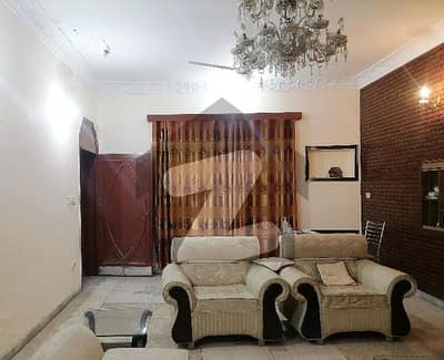 Centrally Located Lower Portion Available In Allama Iqbal Town For Rent