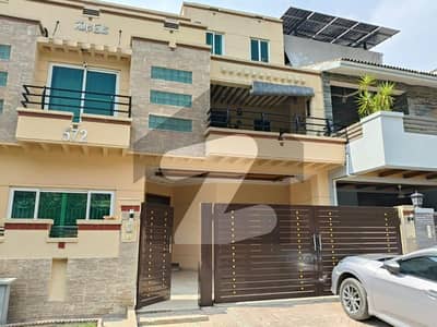 آئی ۔ 8 اسلام آباد میں 9 کمروں کا 13 مرلہ مکان 13.5 کروڑ میں برائے فروخت۔