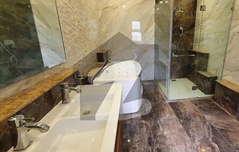 ای ۔ 7 اسلام آباد میں 5 کمروں کا 2 کنال مکان 9.5 لاکھ میں کرایہ پر دستیاب ہے۔