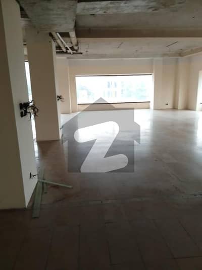 ایم ایم عالم روڈ گلبرگ,لاہور میں 15 مرلہ دفتر 7.43 لاکھ میں برائے فروخت۔