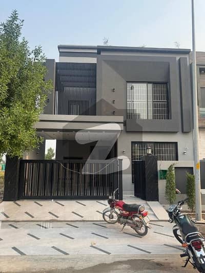 بحریہ آرچرڈ فیز 1 بحریہ آرچرڈ,لاہور میں 5 کمروں کا 8 مرلہ مکان 2.95 کروڑ میں برائے فروخت۔