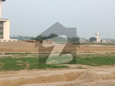 ڈی ایچ اے فیز 7 - بلاک ڈبلیو فیز 7,ڈیفنس (ڈی ایچ اے),لاہور میں 2 کنال رہائشی پلاٹ 8.8 کروڑ میں برائے فروخت۔