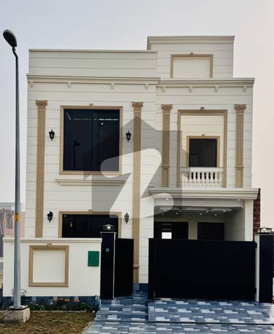 بحریہ نشیمن لاہور میں 3 کمروں کا 5 مرلہ مکان 1.6 کروڑ میں برائے فروخت۔