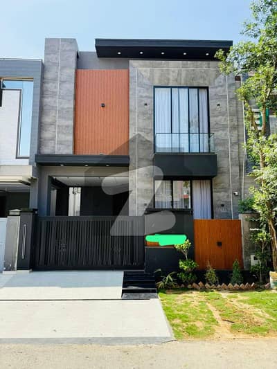 ڈی ایچ اے فیز 6 ڈیفنس (ڈی ایچ اے),لاہور میں 3 کمروں کا 5 مرلہ مکان 2.55 کروڑ میں برائے فروخت۔