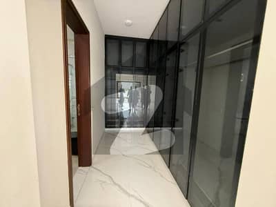 ڈی ایچ اے فیز 8 ڈی ایچ اے ڈیفینس,کراچی میں 6 کمروں کا 2 کنال مکان 9.5 لاکھ میں کرایہ پر دستیاب ہے۔