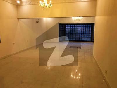 ڈی ایچ اے ڈیفینس کراچی میں 4 کمروں کا 1 کنال مکان 4.25 لاکھ میں کرایہ پر دستیاب ہے۔