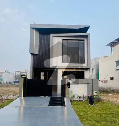 5 MARLA MODERN HOUSE FOR SALE IN DHA 9 TOWN.