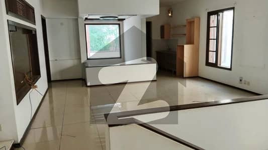 ڈی ایچ اے ڈیفینس کراچی میں 5 کمروں کا 1 کنال مکان 5.5 لاکھ میں کرایہ پر دستیاب ہے۔