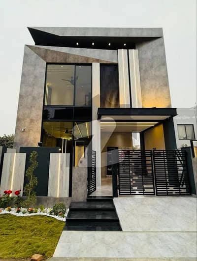 5 MARLA MODERN HOUSE FOR SALE IN DHA 9 TOWN.