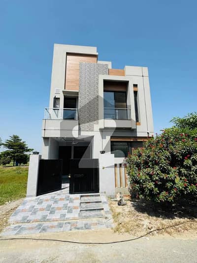 Near To Park 5 Marla House Available For Sale in Lake City Sector M-8 Block B-2