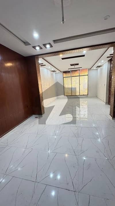 گارڈن ٹاؤن لاہور میں 5 کمروں کا 1 کنال مکان 2.6 لاکھ میں کرایہ پر دستیاب ہے۔