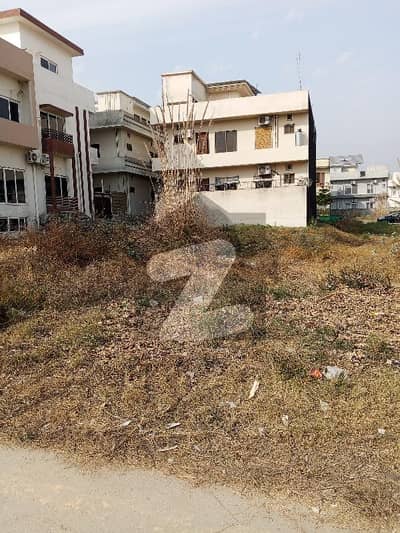 ڈی ۔ 12/1 ڈی ۔ 12,اسلام آباد میں 10 مرلہ رہائشی پلاٹ 6.0 کروڑ میں برائے فروخت۔