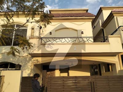 بحریہ انکلیو - سیکٹر سی 1 بحریہ انکلیو,بحریہ ٹاؤن,اسلام آباد میں 5 کمروں کا 10 مرلہ مکان 1.75 لاکھ میں کرایہ پر دستیاب ہے۔