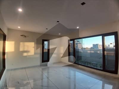 ڈی ایچ اے فیز 8 ڈی ایچ اے ڈیفینس,کراچی میں 6 کمروں کا 1 کنال مکان 5.9 لاکھ میں کرایہ پر دستیاب ہے۔