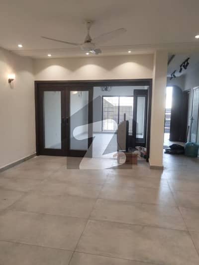 10 Marla Used House For Sale In Lake City Sector