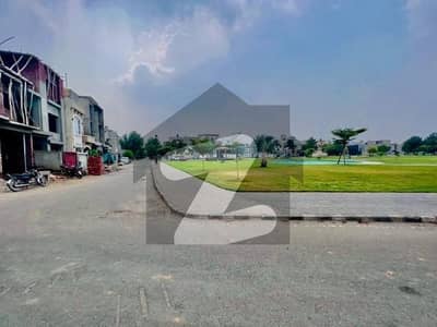 لیک سٹی رائیونڈ روڈ,لاہور میں 12 مرلہ کمرشل پلاٹ 20.0 کروڑ میں برائے فروخت۔