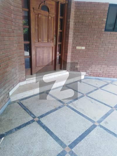 1 Kanal Solid House For Sale