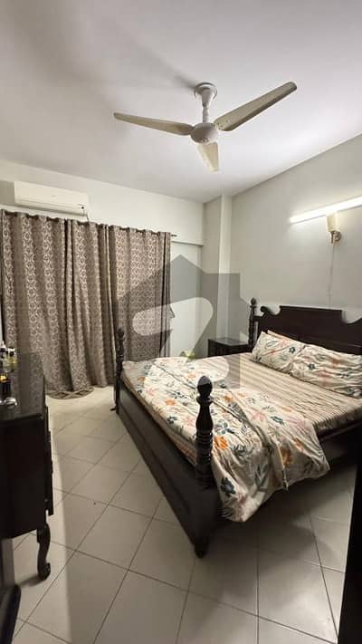 کلفٹن ۔ بلاک 3 کلفٹن,کراچی میں 3 کمروں کا 7 مرلہ فلیٹ 3.25 کروڑ میں برائے فروخت۔